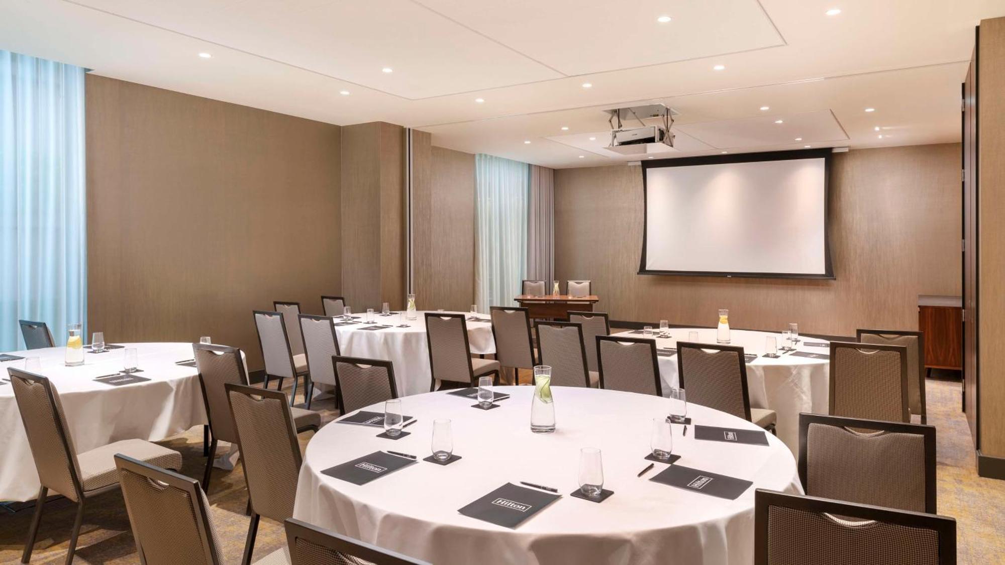 Hilton Woking酒店 外观 照片